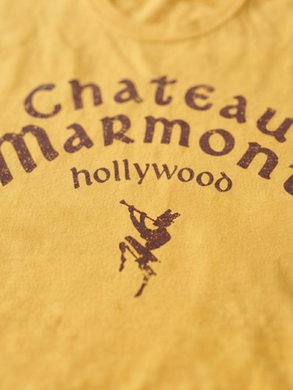 Chateau Marmont Hollywood Yellow Graphic Gildan T-Shirt - Picture 2 of 3